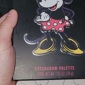 Selling 2 Disney Minnie mouse pallets